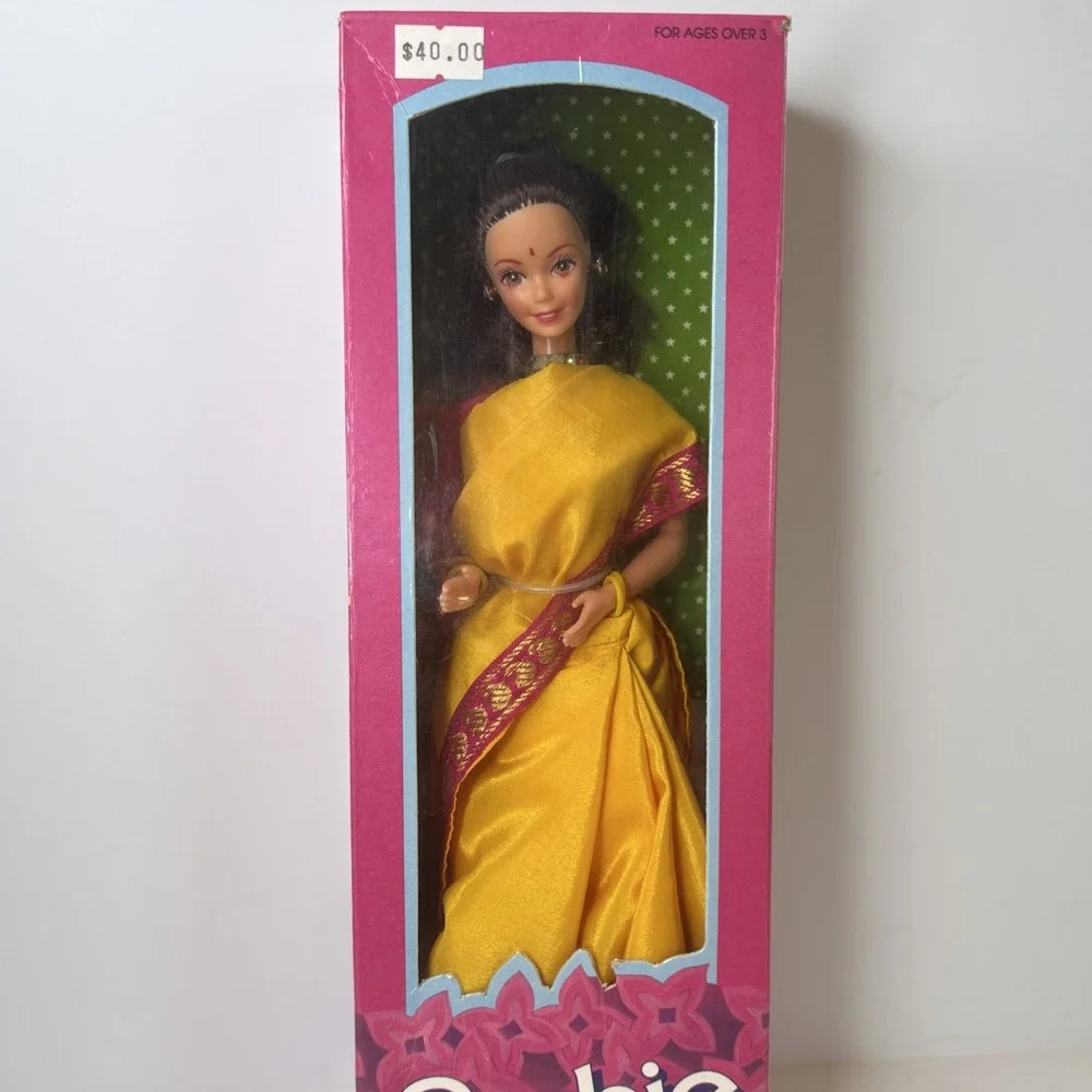 1993 Barbie in India #9910 Brunette Yellow Sari LEO Mattel NIB Vintage
